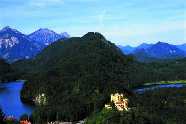 Tyrol and Bavarian castles on snowshoes...