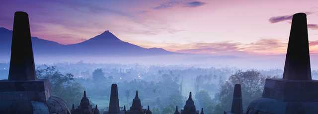 Between temples and volcanoes, from Java to Bali