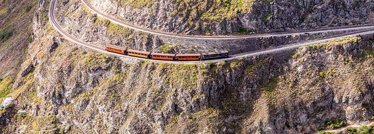 The Ecuadorian classics - Panoramas from the "Libertad" train and stop at San Antonio de Ibarra - Panoramas du train « de la Libertad » et halte à San Antonia de Ibarra