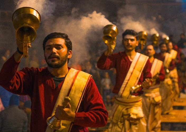 Triangle d'Or, Varanasi und Ajanta Ellora Höhlen: Eine private und exklusive Luxus-Geführte Tour - Sarnath-Ausflug und Verehrung des Flusses Ganga (Aarti) - Tagesfoto
