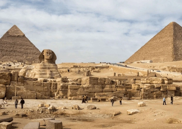 Wonderen van de Nijl & Rode Zee: Caïro, Luxor & Hurghada Ontsnapping - Volledige dag Cairo-stadstour & De Enorme 3 Piramides van Gizeh 🏜️🕌 - Foto van de dag