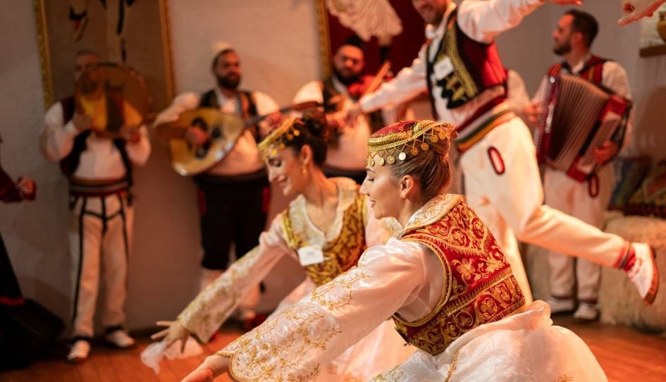 Albânia com todos os sentidos, uma viagem única para todos - Bem-vindo a Tirana, a colorida capital - Foto do dia