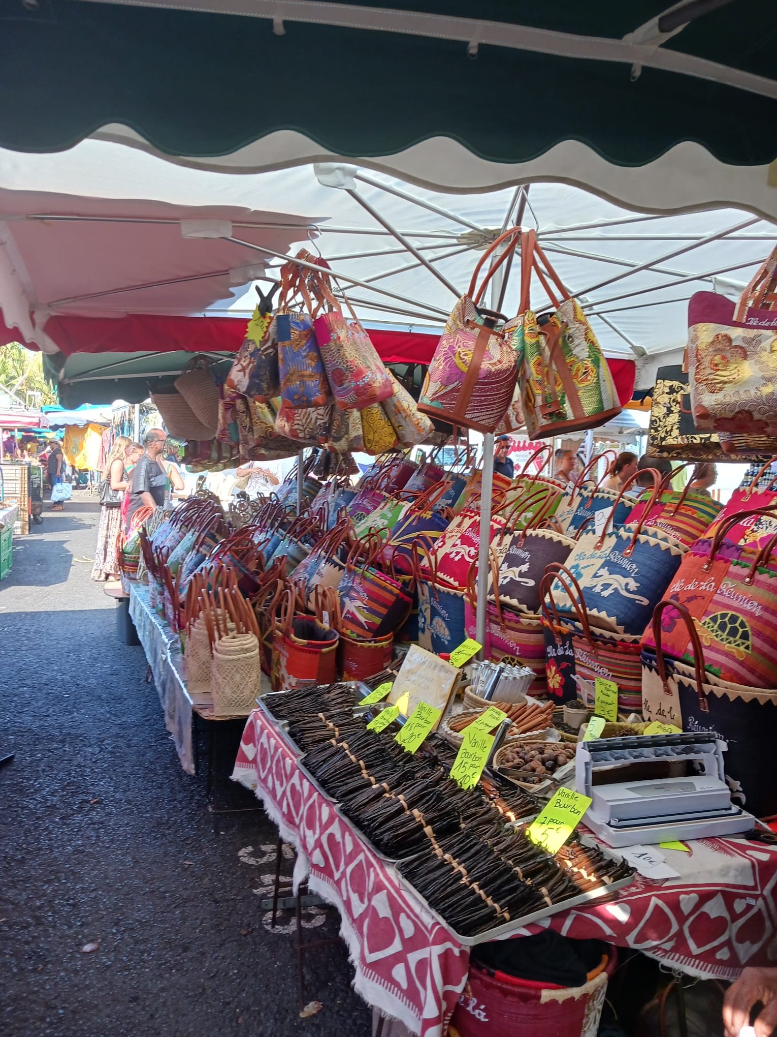 Authentischer Aufenthalt auf La Réunion - Der Westen – Markt, Lagune und Freiheit - Tagesfoto