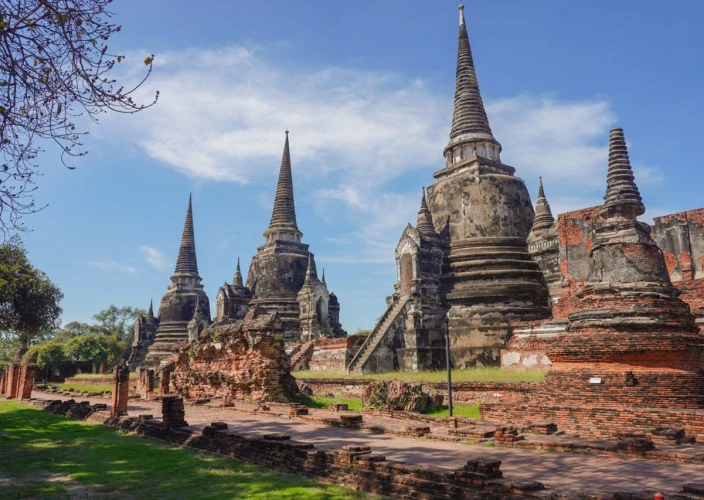 Van Thailand naar Cambodja - Ontdekking van het historische park van Ayutthaya per tuk-tuk en transfer naar Khao Yai - Foto van de dag