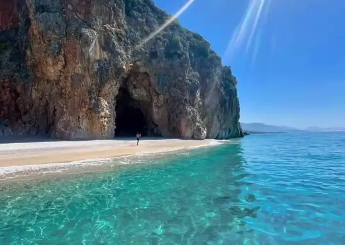 Au cœur du pays des aigles – un voyage entre histoire et nature - Jour 12 - Himara - Excursion en bateau à Himara et visite du château d’Ali Pacha Tepelena - Photo du jour