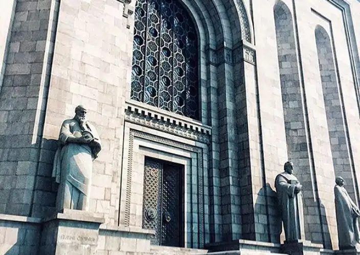 Unerforschtes Armenien - Etschmiadsin / Swartnoz / Matenadaran / Zizernakaberd - Tagesfoto