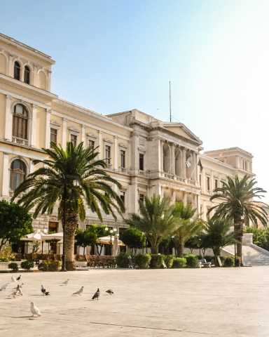 Navigazione in barca a vela nelle Cicladi
