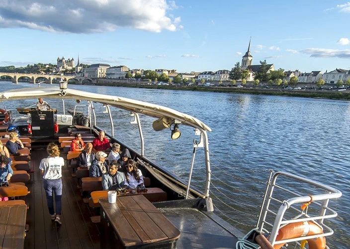 Royal Getaway in the Loire Valley - Embark on a guided cruise on the Loire and discover Saumur from a new perspective! - Photo of the day