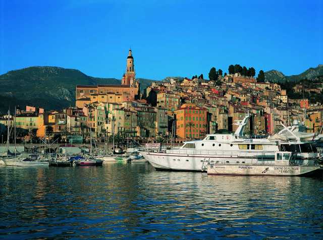 Réveillon em Menton, mar e varandas da Côte d'Azur.