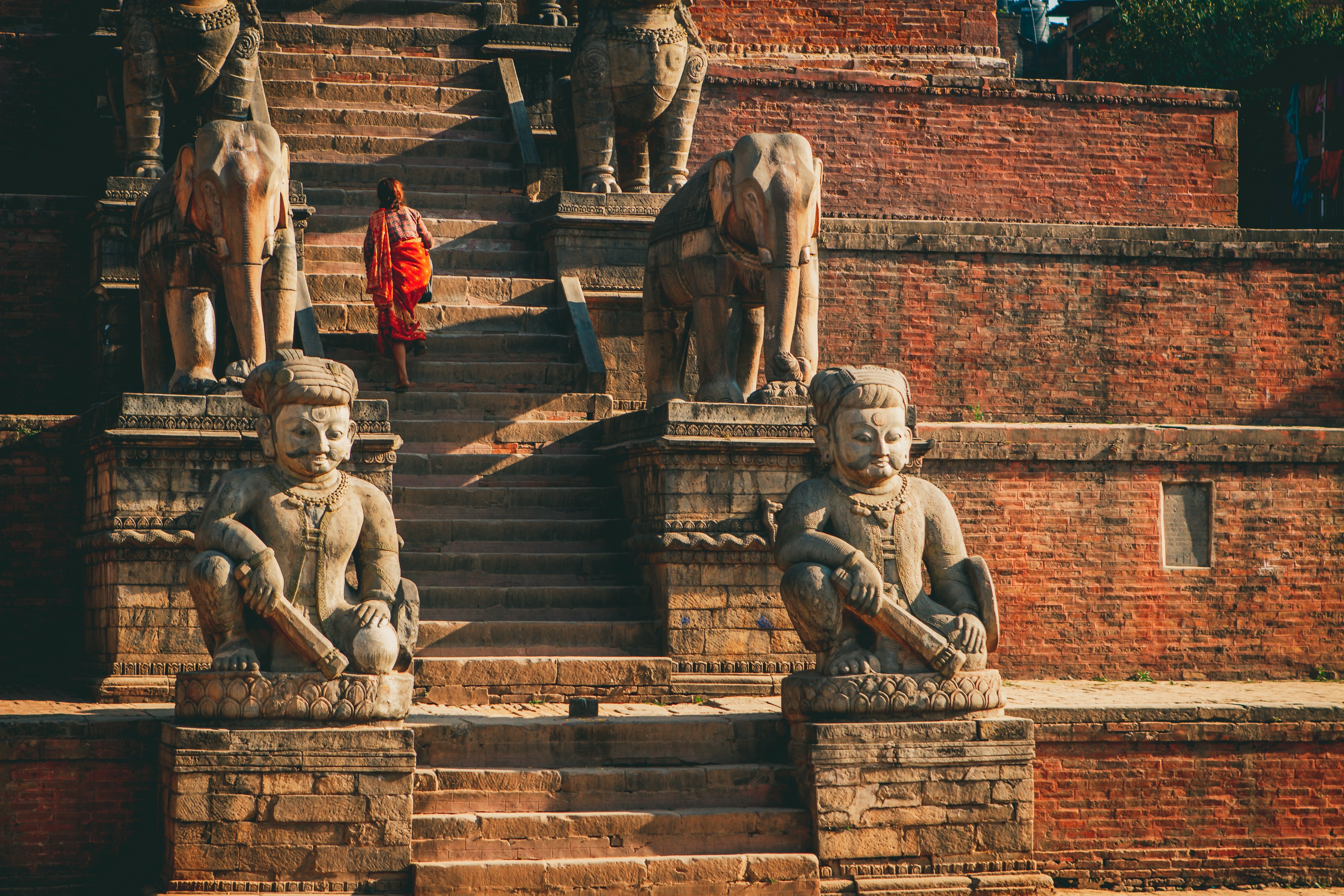 Gesichter Nepals - Vermächtnis des Kunsthandwerks von Bhaktapur: Treffen Sie Künstler - stairs