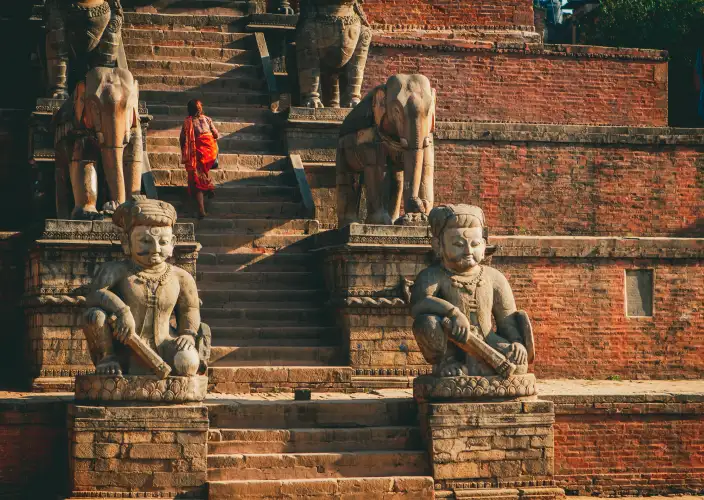 Gesichter Nepals - Vermächtnis des Kunsthandwerks von Bhaktapur: Treffen Sie Künstler - stairs