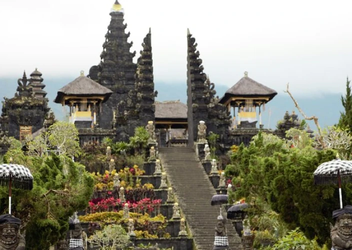 Ubud, le sue risaie e le spiagge del Sud - Besakih, il tempio madre di Bali - Foto del giorno