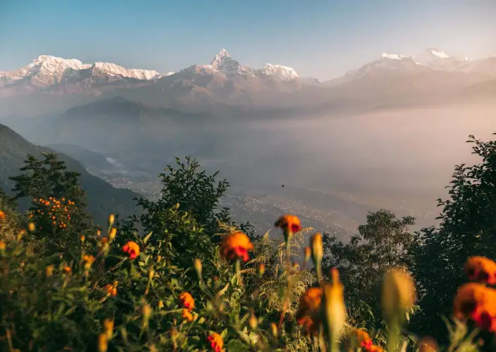 Points forts du circuit Népal Bhoutan - Lever de soleil à Sarangkot, visite de Pokhara et randonnée à la Stupa de la Paix avec balade en bateau - Photo du jour