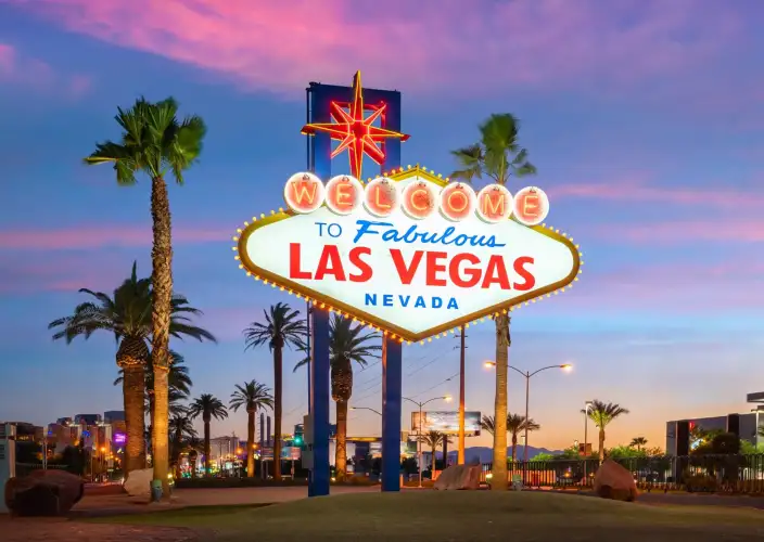 Camping in the iconic parks of the USA - Viva Las Vegas - Photo of the day