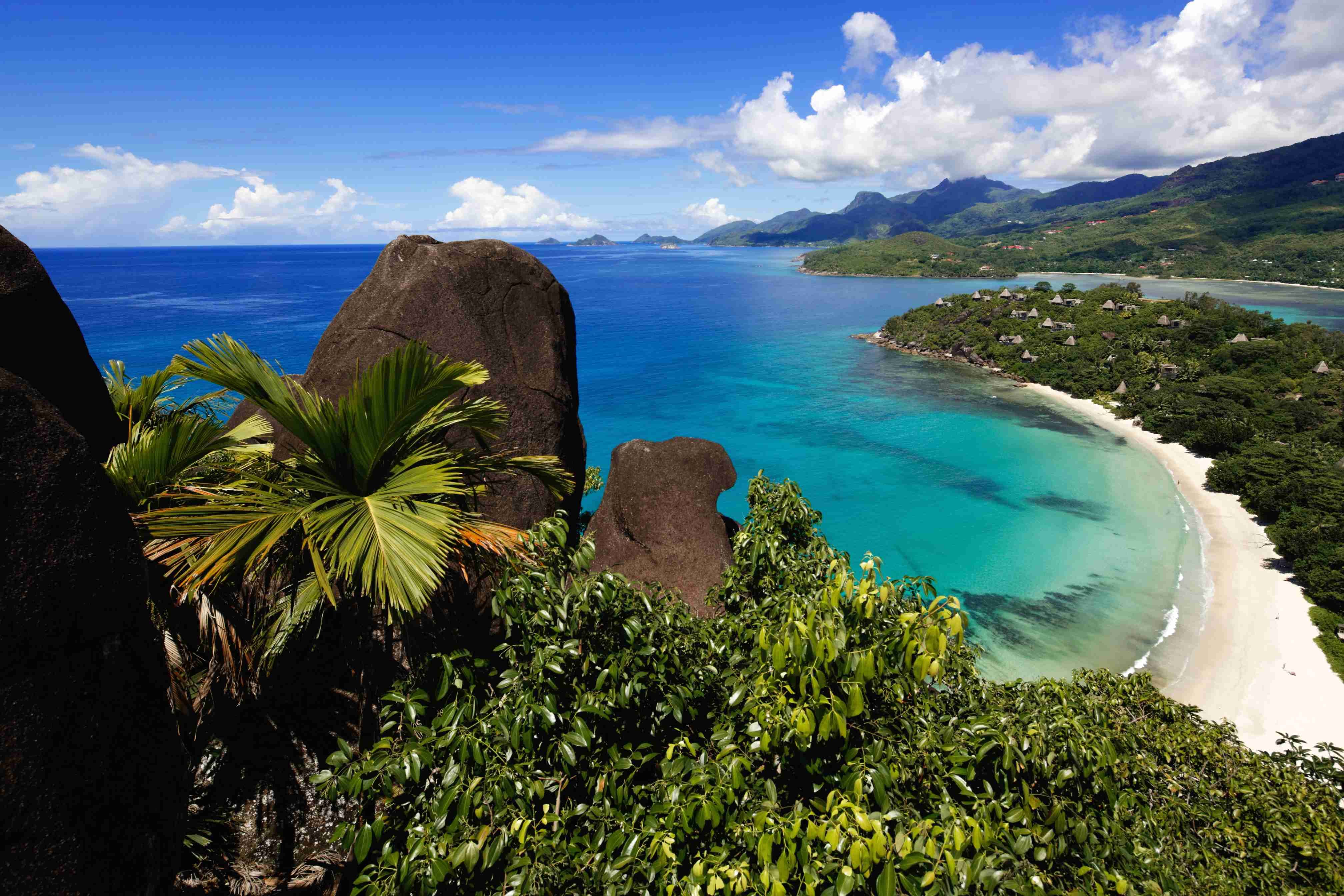 Drie luxe-eilanden, 8 dagen - 7 nachten - Nacht in Mahé - Avani - 4-sterrenhotel (standaard tweepersoonskamer) - Nuit à Mahe - Avani - Hôtel 4 étoiles (chambre double standard)