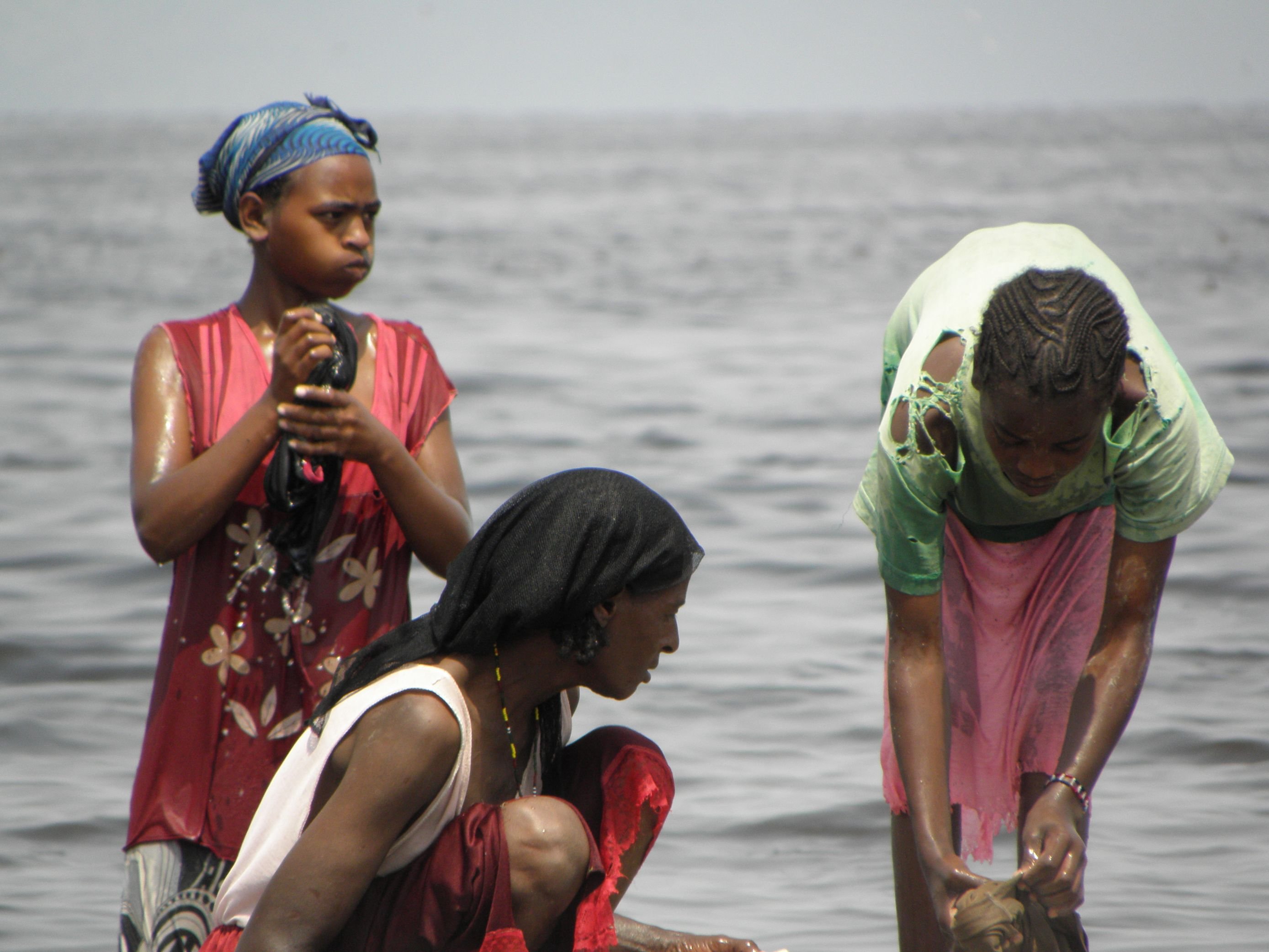 Montañas y lagos de Dire Dawa a Addis Abeba - Baño en el lago Langano - Baignade au lac Langano