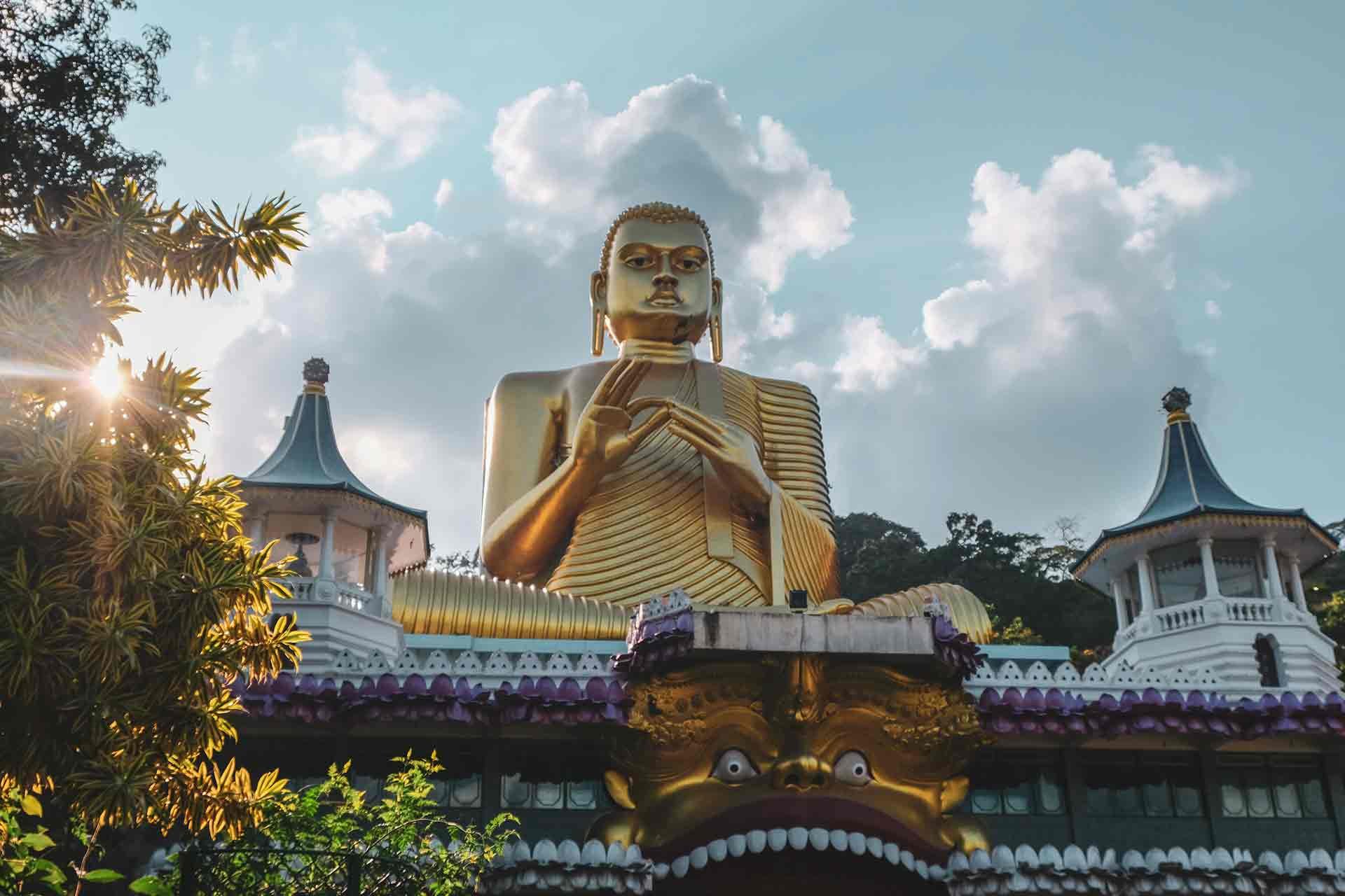 Huwelijksreis naar de parel van de Indische Oceaan en de Malediven. - Internationale luchthaven van Colombo naar Sigiriya (4 uur rijden) - Aéroport international de Colombo a Sigiriya (4h de route)