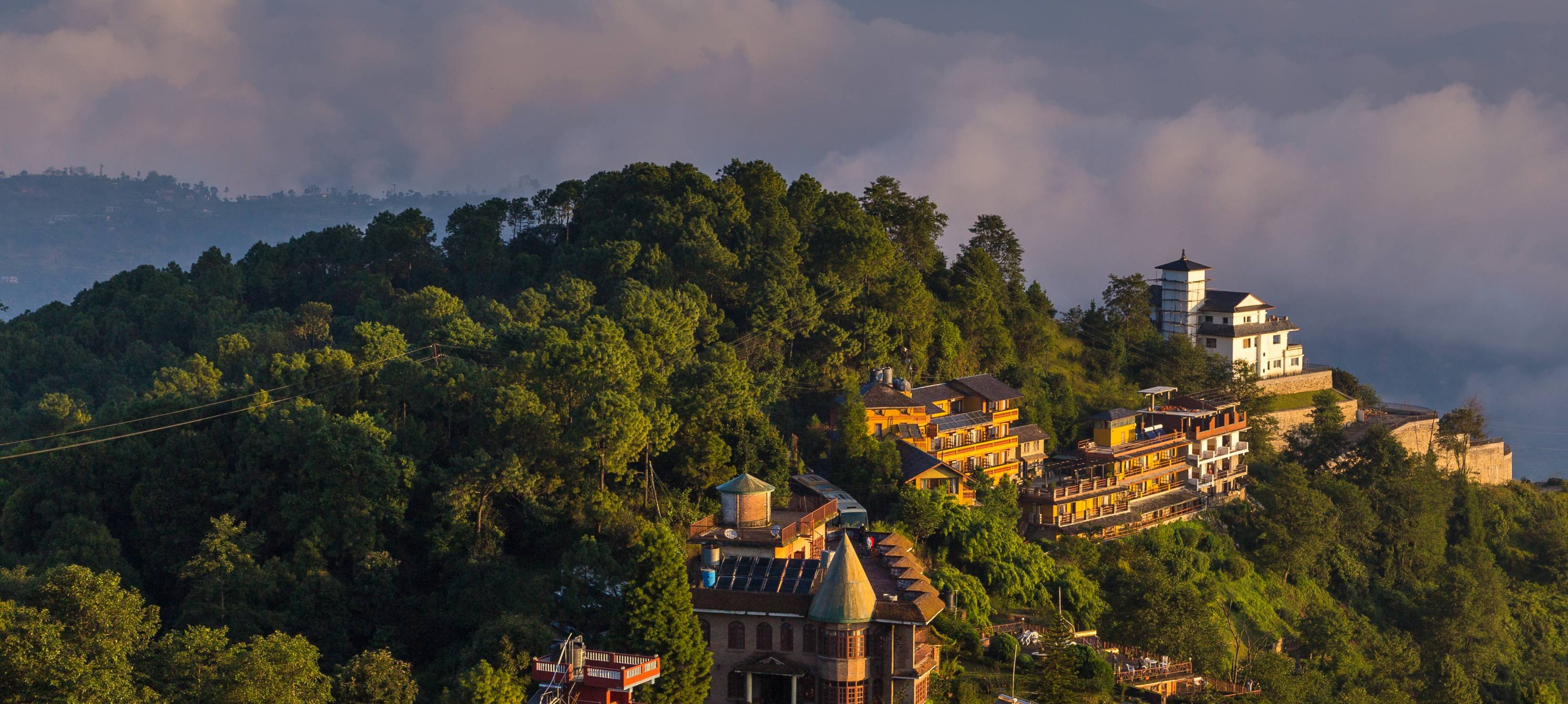 Trekking al campamento base del Annapurna - Trek a Jhinu-Danda 1,700 m vía Chomrong - 6 horas - Trek à Jhinu-Danda 1,700m via Chomrong - 6 heures