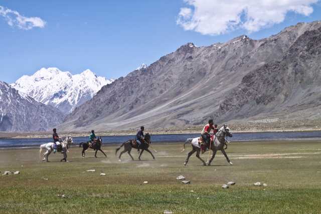 The best of trekking in the mountains of Pakistan and the cultural visit of the Hunza Valley.