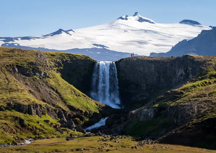 Voyage au centre de la Terre : Excursion d'une journée à Snæfellsnes et à la grotte de lave - Cascade de Svöðufoss - Photo du jour