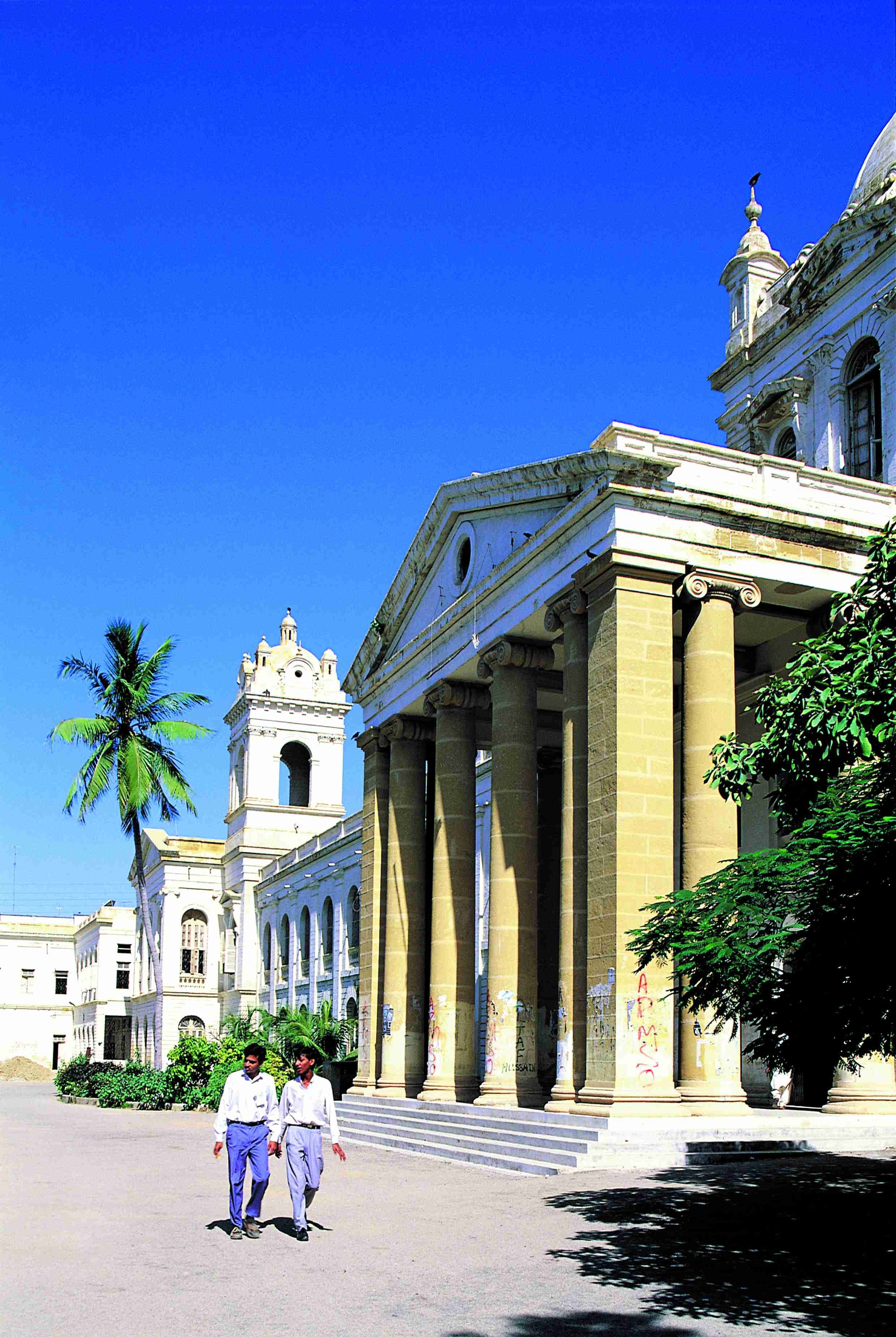 Visita a la civilización del Indo en el sur de Pakistán: Karachi, Mohenjo-Daro, Multan, Harappa, Lahore, Islamabad. - Llegada a Karachi - Arrivée à Karachi