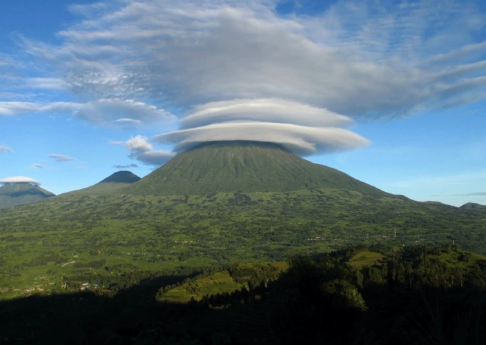 Trekking de gorilas de 3 días – Parque Nacional de los Volcanes - Trekking matutino de gorilas en Ruanda - Volcanoes NP-Rwanda