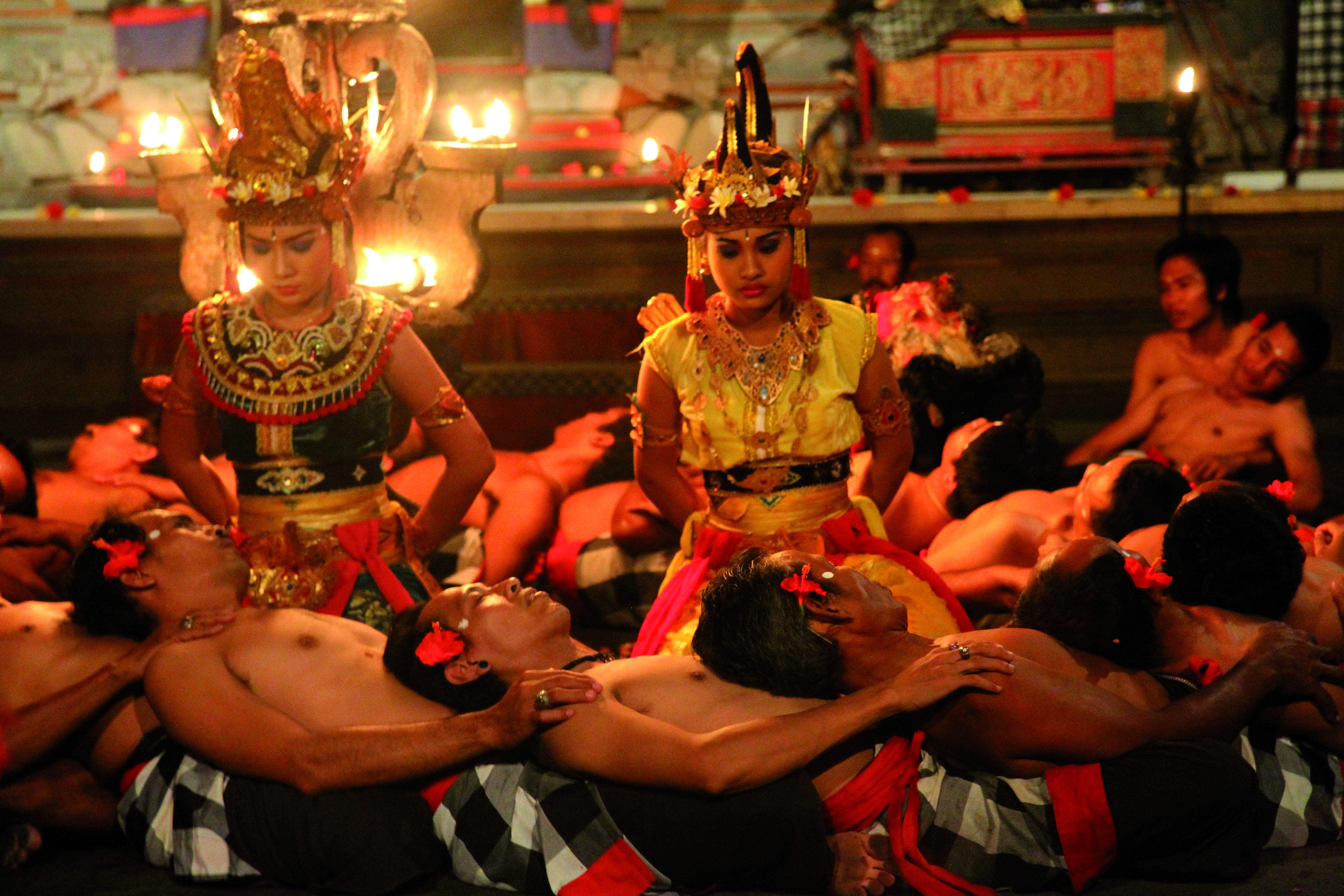 Uw gezinsreis naar Bali - JIMBARAN - Uluwatu-tempel, heilige Balinese dans. - JIMBARAN - temple Uluwatu, danse sacrée balinaise