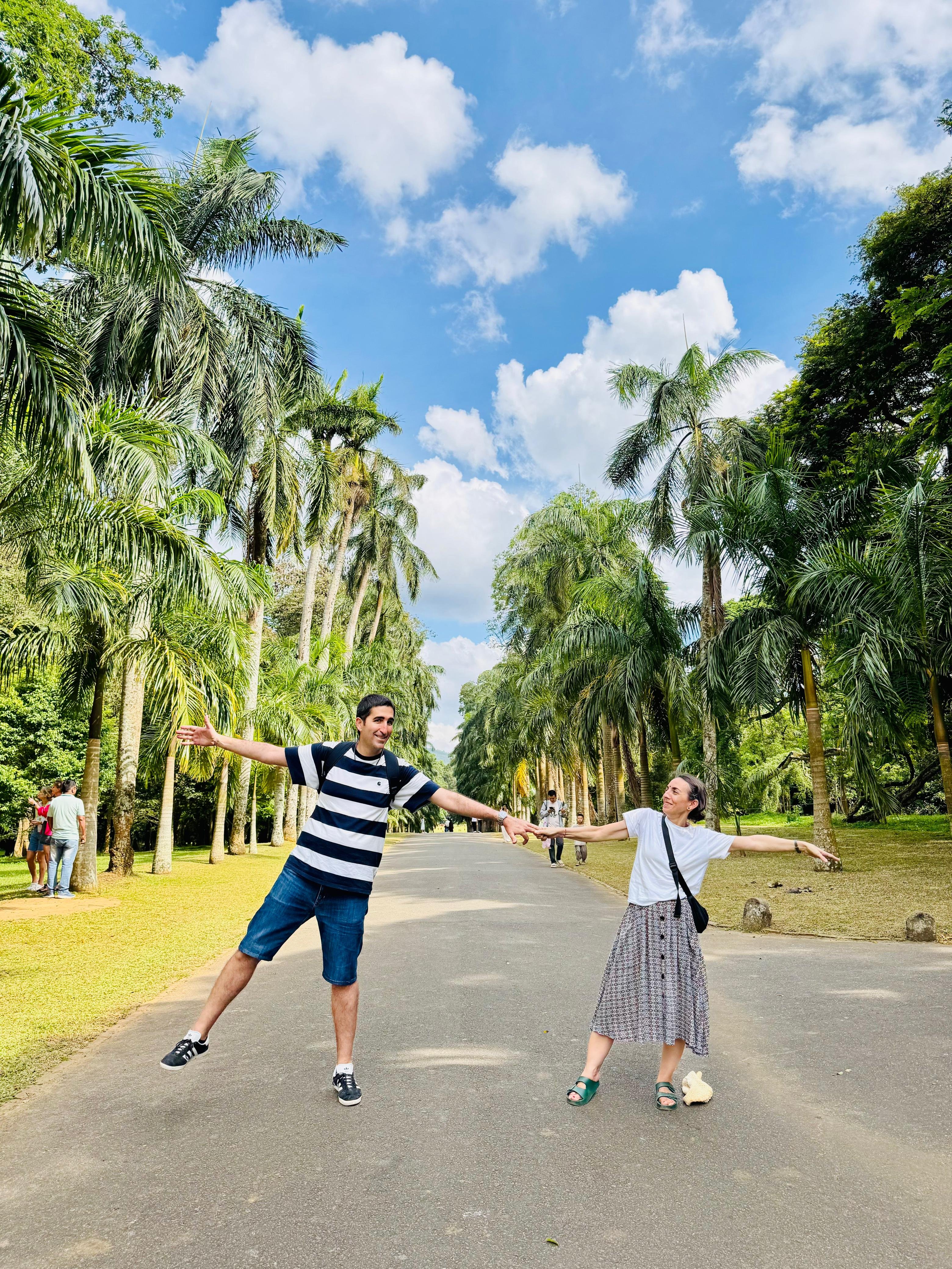 Esplora la Mitica Ceylon - Giardini di Peradeniya - Tempio del Dente - Città di Kandy - Foto del giorno