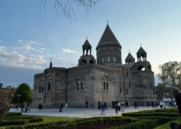 Armenien in 8 Tagen / 7 Nächten - Erkundung von Eriwan, Etschmiadsin & Swartnoz - Tagesfoto