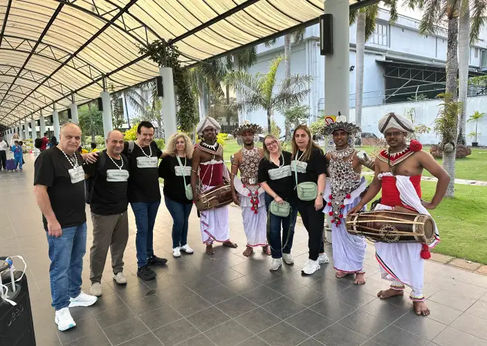 Tour Familiar Privado Kosher de 15 Dias no Sri Lanka: Natureza, Safari - Chegada e transfer para acomodação com cozinha equipada - Foto van de dag