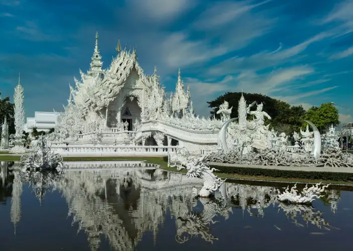 Thailand: essentials en jungles van Kanchanaburi - Chiang Mai. Excursie naar Chiang Rai: Witte Tempel, Blauwe Tempel - Foto van de dag