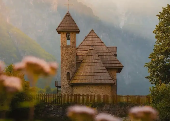 Albânia com todos os sentidos, uma viagem única para todos - Parque Nacional de Theth e natureza alpina - Foto do dia