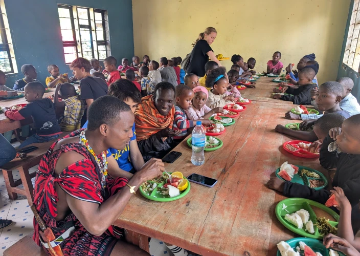 La Tanzania in modo diverso: safari ed esperienze locali - Incontro di villaggio e visita a un orfanotrofio - Foto del giorno
