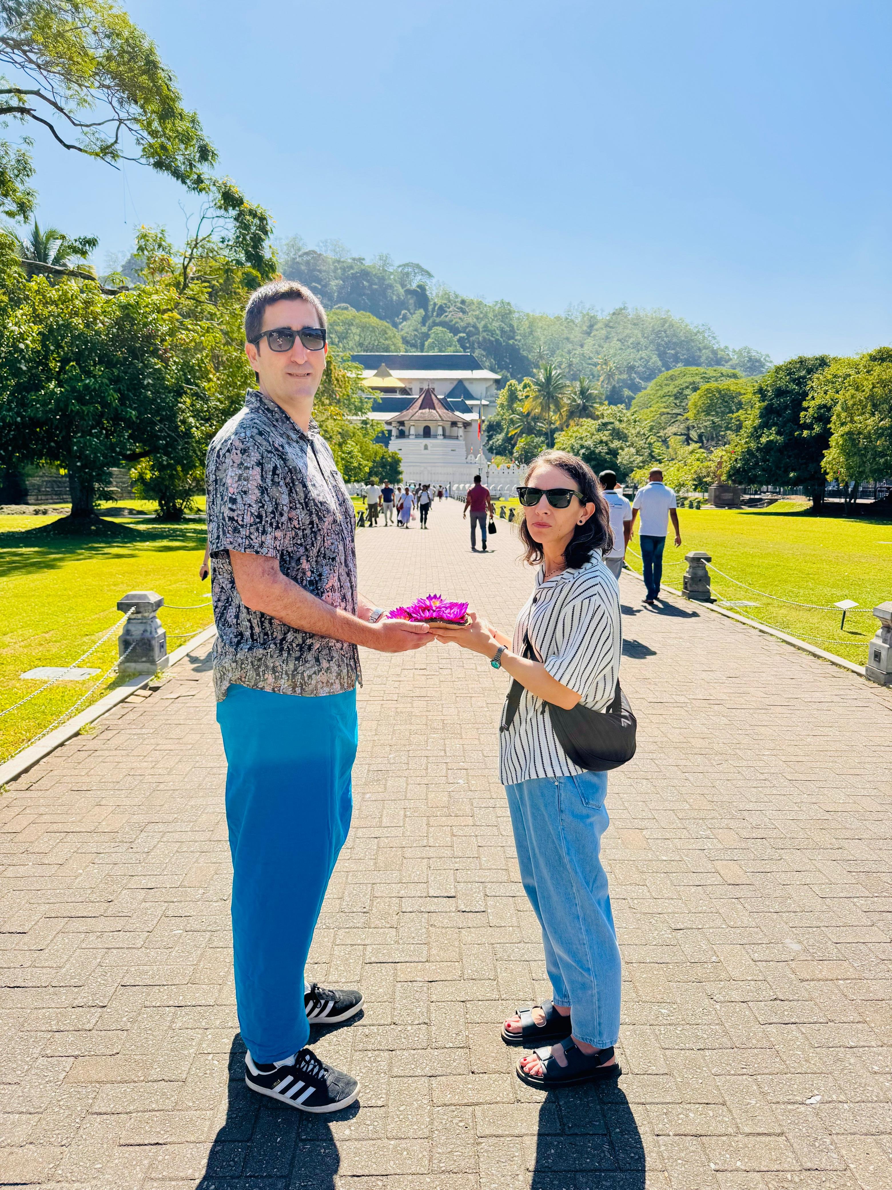 Esplora la Mitica Ceylon - Giardini di Peradeniya - Tempio del Dente - Città di Kandy - Foto del giorno