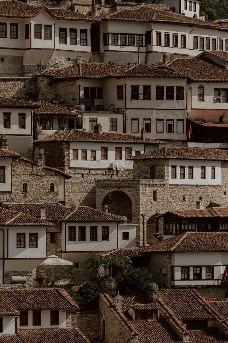 Albânia com todos os sentidos, uma viagem única para todos - Costa de Durres e Berat, a cidade das mil janelas - Foto do dia