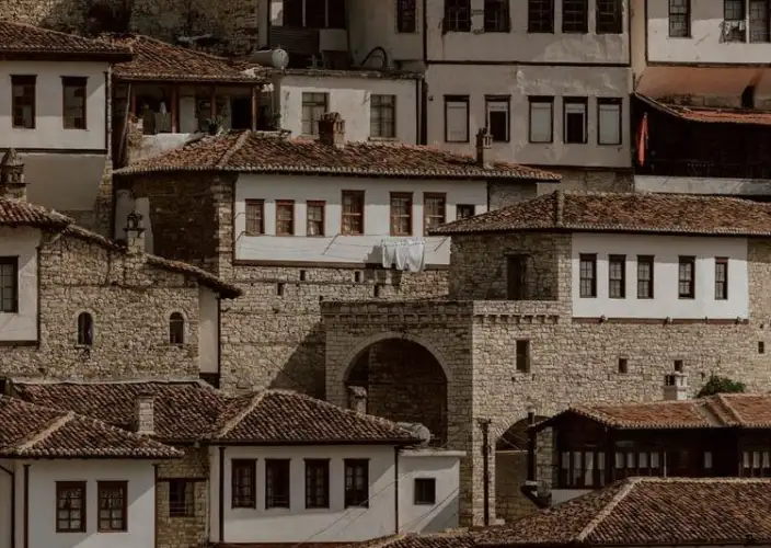 Albânia com todos os sentidos, uma viagem única para todos - Costa de Durres e Berat, a cidade das mil janelas - Foto do dia