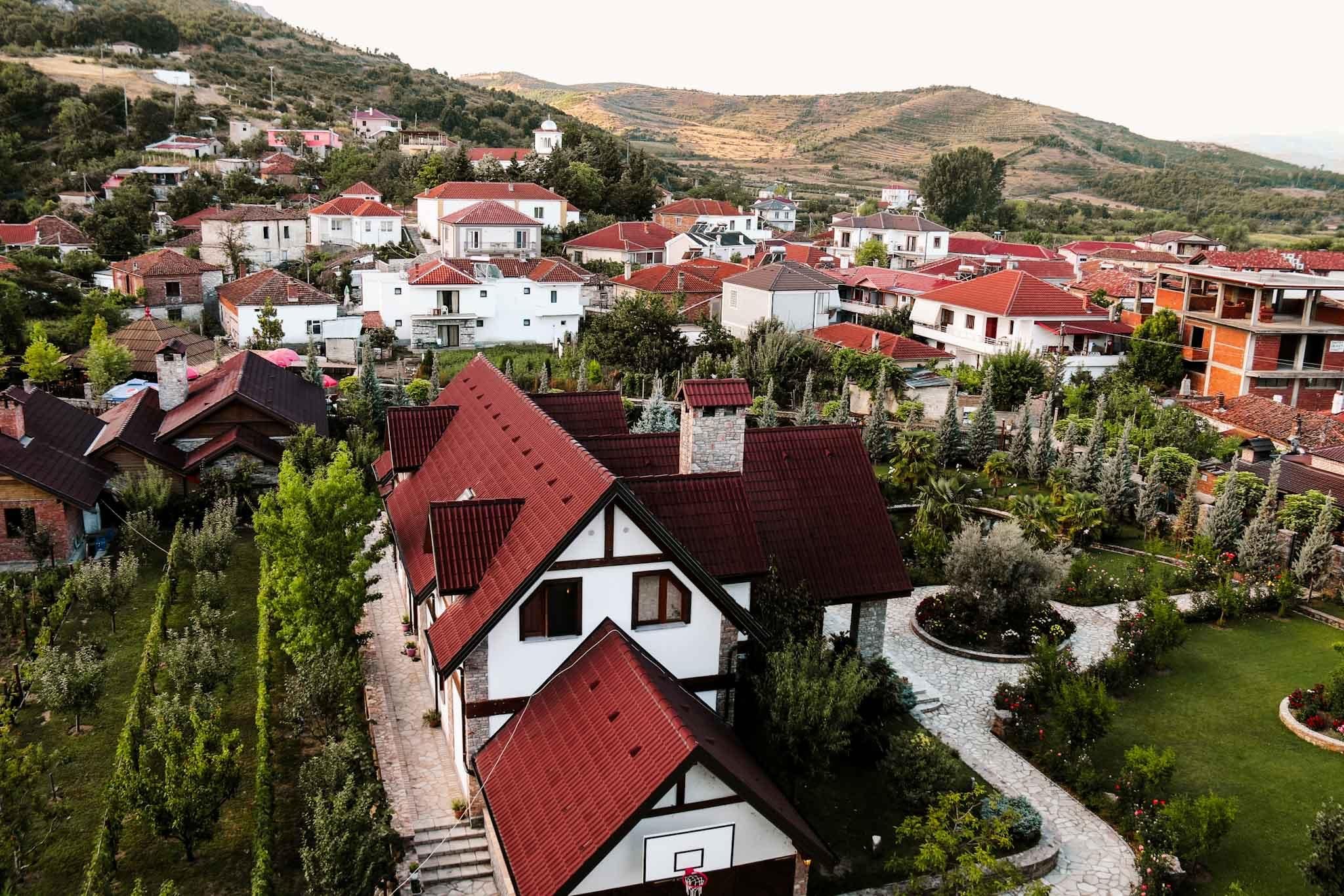 Voyage au cœur des Balkans : l'Albanie en 10 jours - Exploration du lac d'Ohrid et du village de Lin - Exploration du lac d'Ohrid et du village de Lin