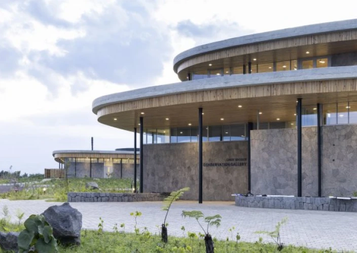 Sentier Congo-Nil de 8 jours - Une visite matinale aux grottes de Musanze, au mémorial Dian Fossey, au marché local de Musanze et à Ishuti Art - Diann Fossey Memorial