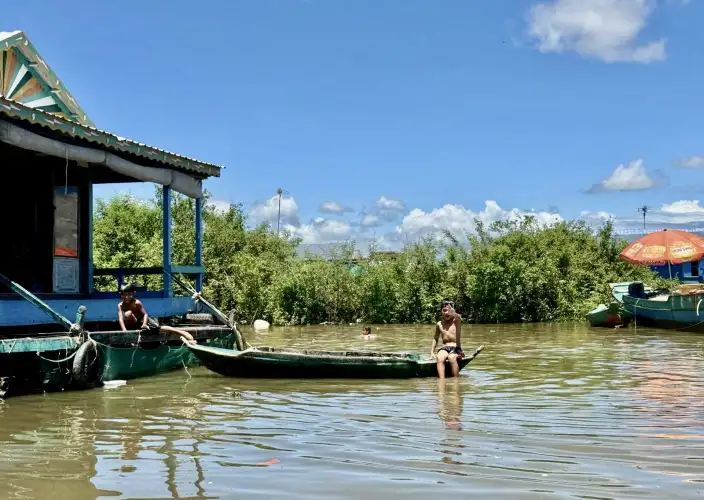 De terugkeer naar het Tonle Sap-meer + Kratie (dolfijnen) + Kep (kust) - Van Battambang naar Phnom Pen - Foto van de dag