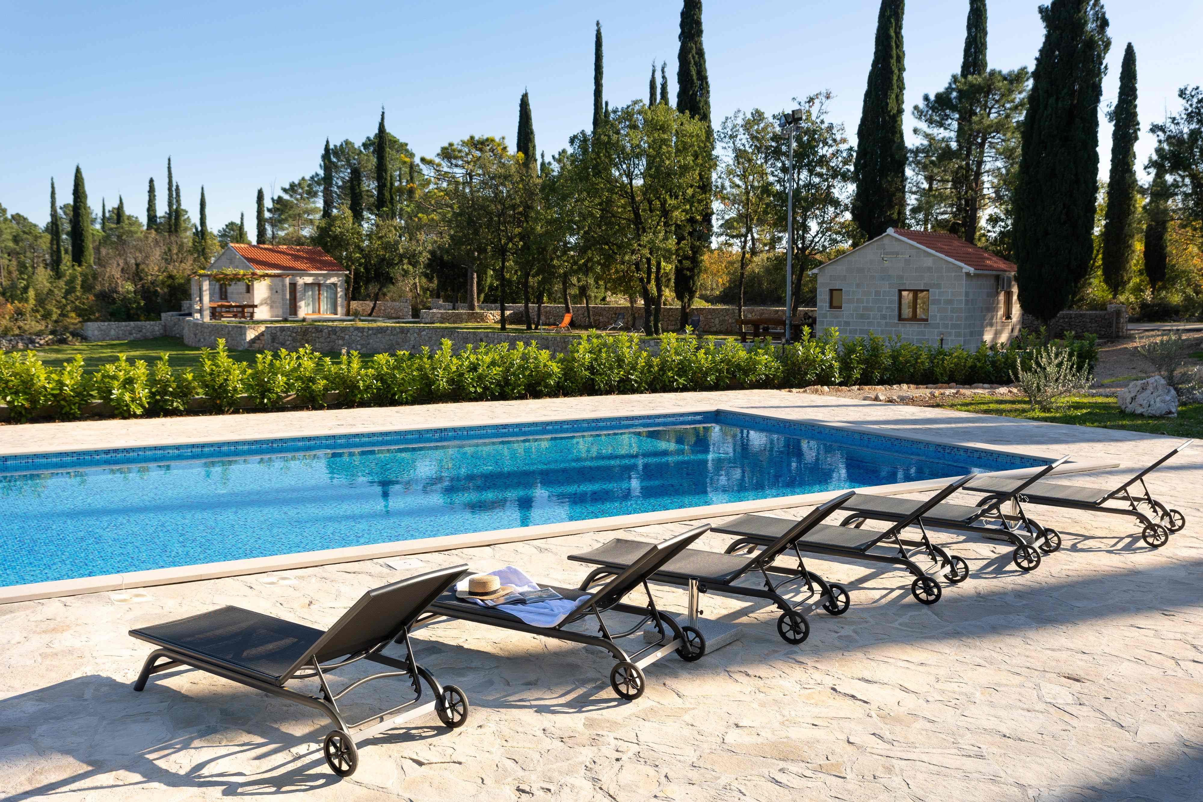 Croácia Autêntica - Chegada ao aeroporto de Dubrovnik - pernoite na região de Dubrovnik. - Poljice