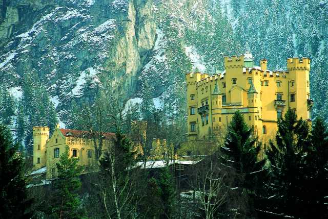 Tyrol and Bavarian castles on snowshoes...