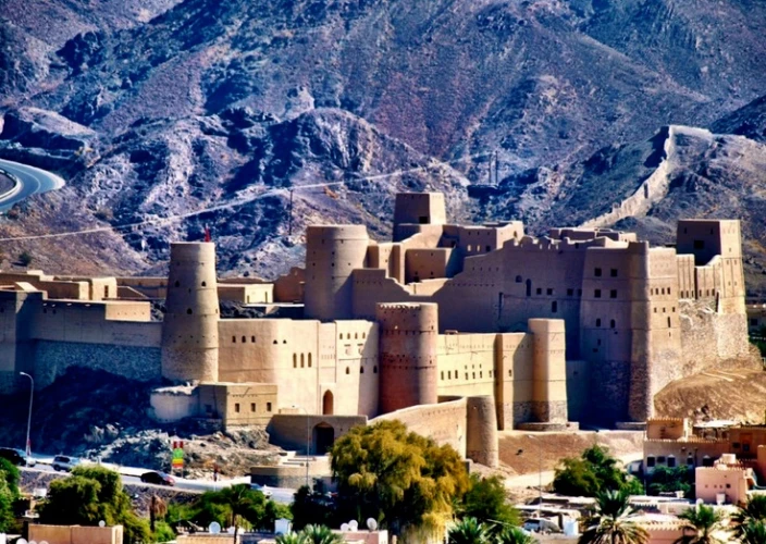 Gems of Oman - Depart from the desert and reach the historical city of Nizwa. - 16th Century Nizwa Fort
