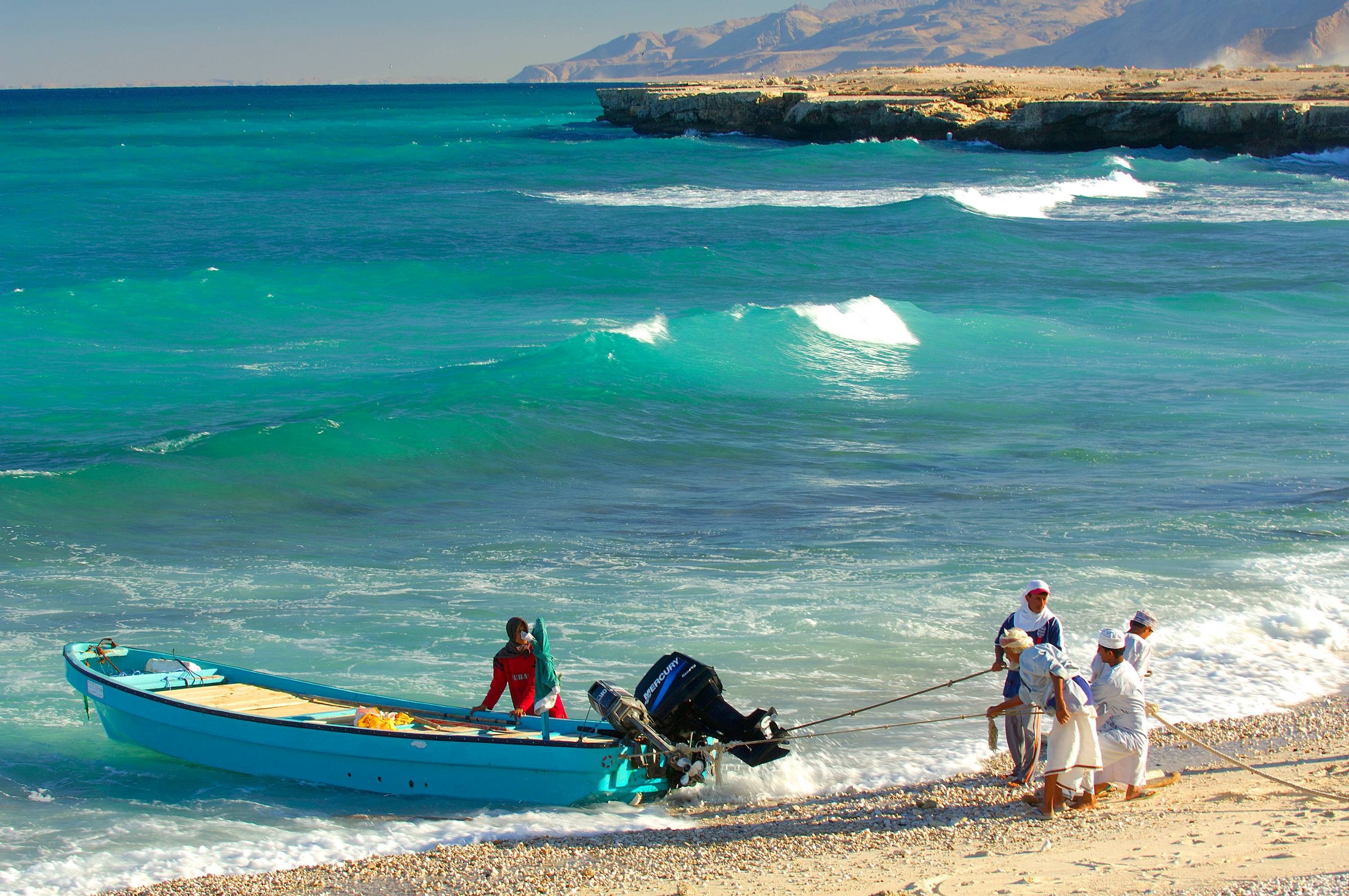 Oman met de auto - Bimah Sinkhole, Wadi Shab - Ras Al Hadd. - Bimah Sinkhole Wadi Shab-Ras Al Hadd.