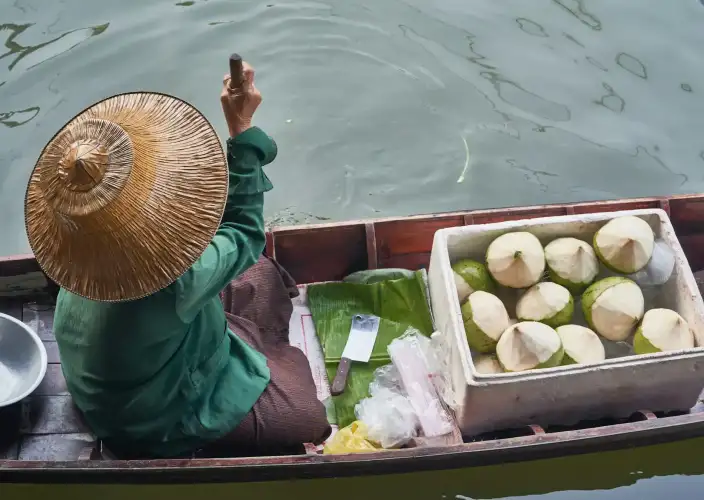 Entdeckung von Bangkok und seiner Umgebung, dann Richtung Süden des Landes, von Khao Sok bis Krabi - Zugmarkt, schwimmender Markt und Kwai-Fluss - Tagesfoto