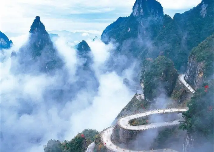 Tour de maravillas naturales y aventura de grupos étnicos en el sur de China - Visita la Montaña Tianmen con la Pasarela de Cristal y la Galería de Diez Millas - Tianmen Moutain