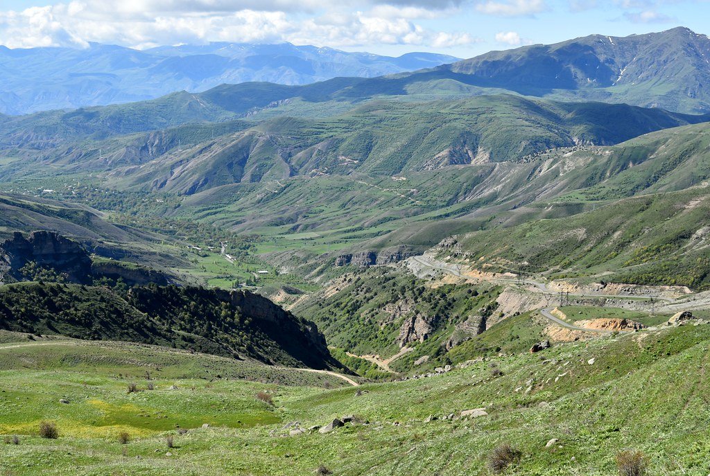 En el corazón de las montañas y los lagos armenios - La « Pequeña Suiza armenia » y sus monasterios forestales - Foto del día