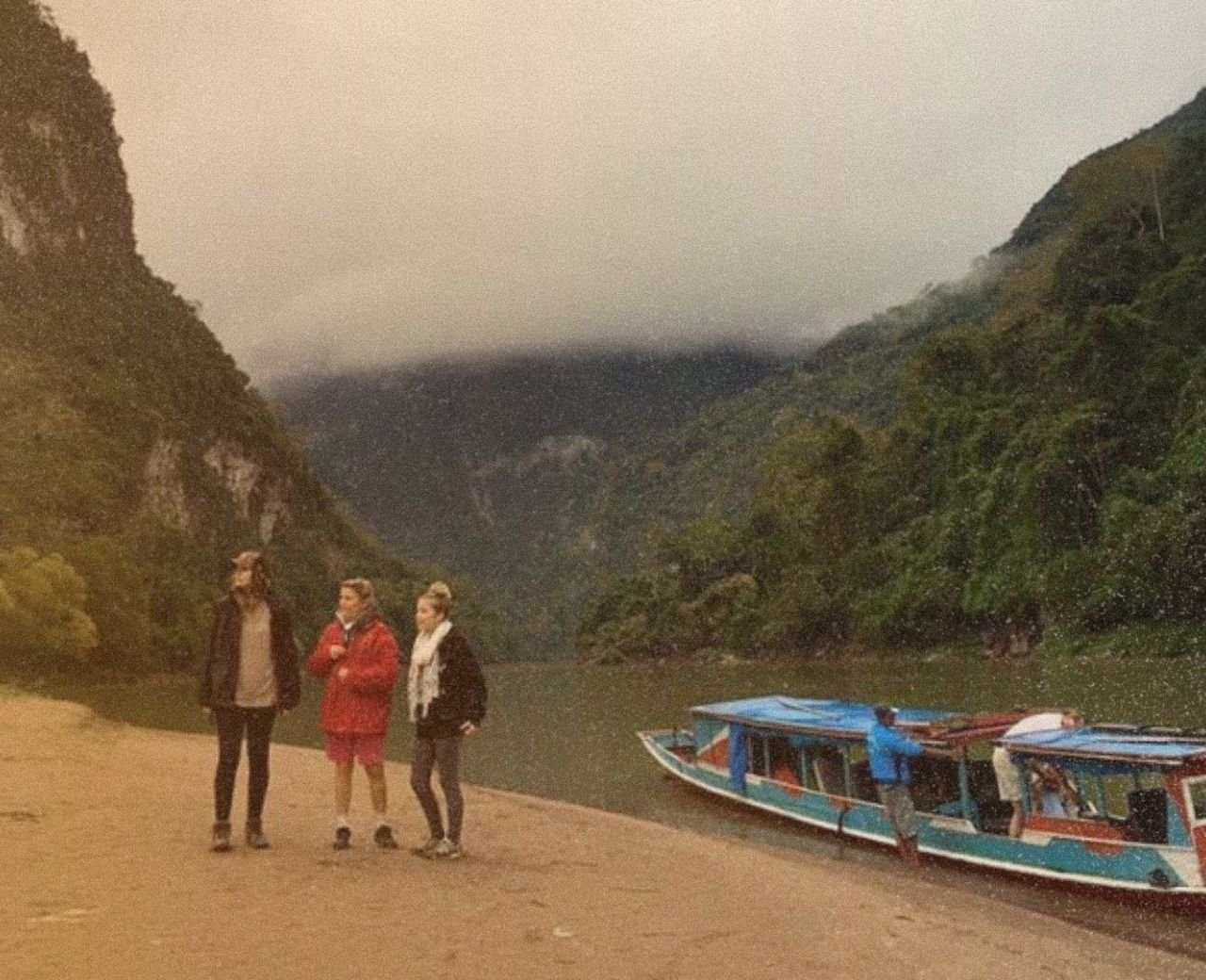 Charming Getaway in Laos for Couples - The Mekong and the Buddha caves - Photo of the day