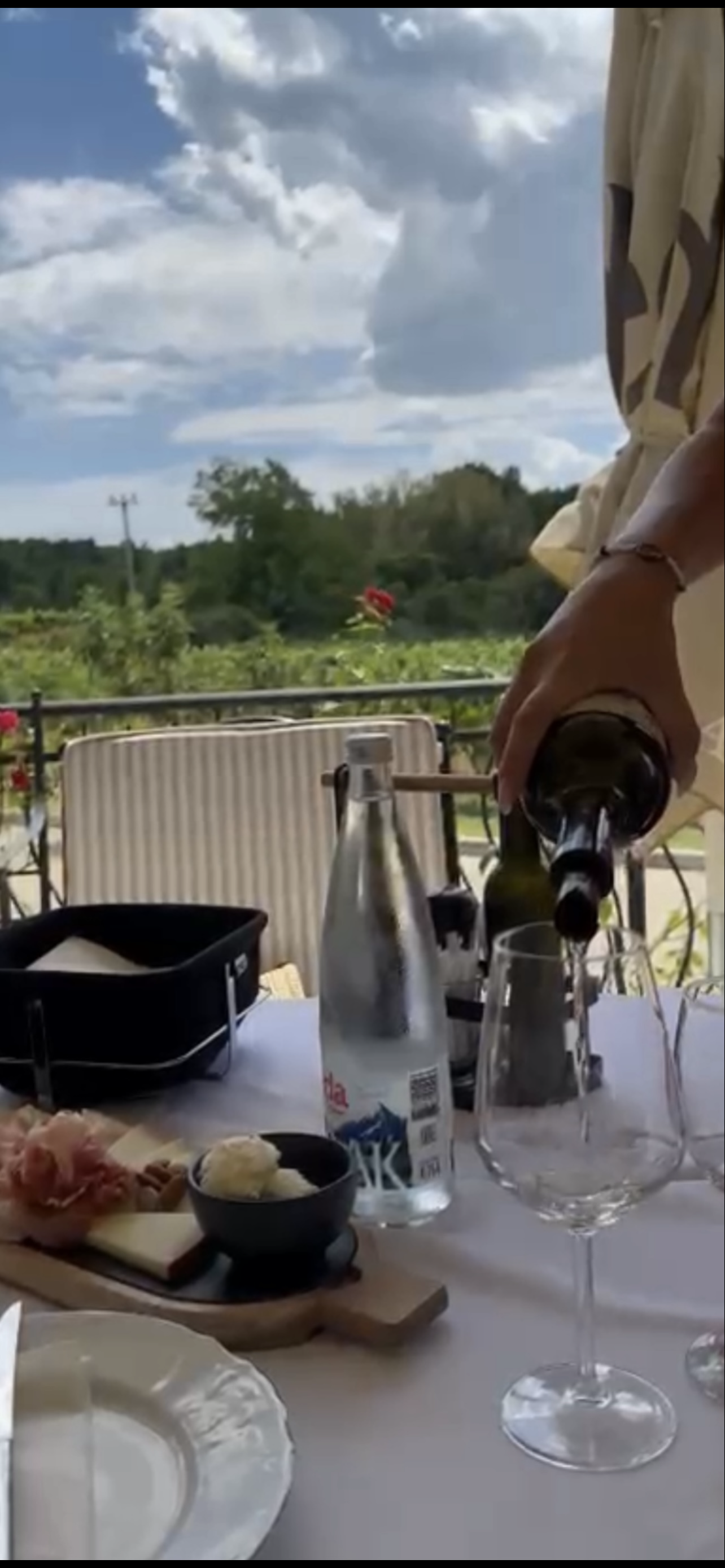 L'Essenza della Bosnia & Herzegovina - Una giornata rilassante in Erzegovina – Vino, paesaggi e fascino locale - Foto del giorno