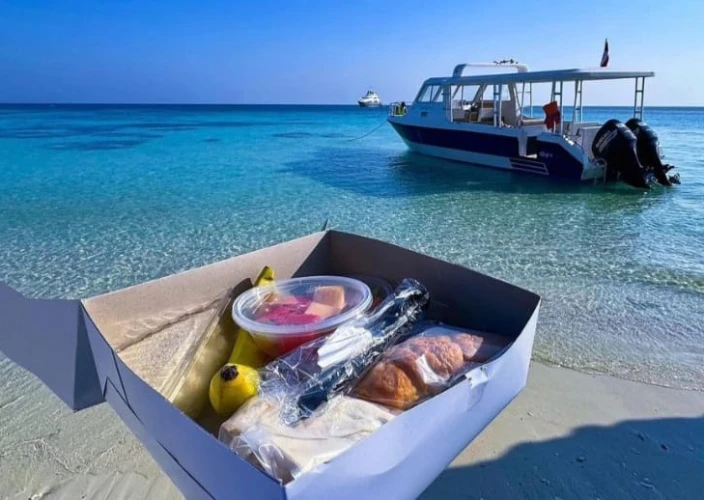 Luxe Toegangspoort tot Oman - 7 Dagen Luxe met Stijl - Dimaniyat-eilanden snorkelavontuur (gedeelde basis) - Foto van de dag