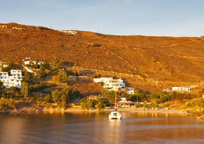Navigazione in barca a vela nelle Cicladi - Rotta verso Kythnos - Foto del giorno